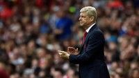 Manajer Arsenal, Arsene Wenger, terus memberi semangat pada anak asuhannya agar bisa mengejar ketertinggalan dari Sevilla. (Hannah McKay/Reuters)