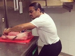 Serunya Chef Nusret Salt Bae Bergoyang Despacito Sambil Mengiris Daging