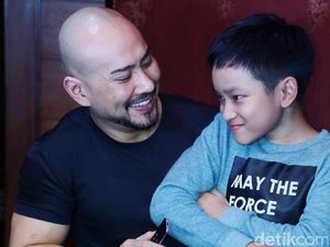 Beri Contoh Baik, Deddy Corbuzier Tak Paksa Azka Peluk Islam Beri Contoh Baik, Deddy Corbuzier Tak Paksa Azka Peluk Islam