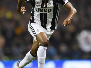 Allegri: Alex Sandro Tidak Akan Ke Mana-Mana