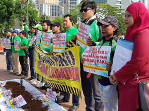 Patut Ditiru! Driver Go-Jek Gelar Aksi Bersih Ranjau Paku Patut Ditiru! Driver Go-Jek Gelar Aksi Bersih Ranjau Paku