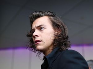 Fans Aneh yang Buntuti Harry Styles 2 Bulan Ditangkap Fans Aneh yang Buntuti Harry Styles 2 Bulan Ditangkap