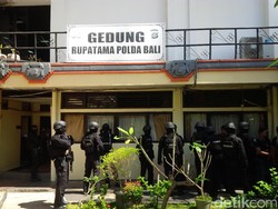 27 WNA Pelaku Penipuan di Bali Diterbangkan ke Jakarta