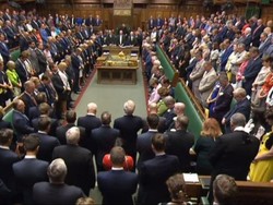 Nepotisme di Parlemen Inggris: Seperlima Anggota Pekerjakan Keluarga