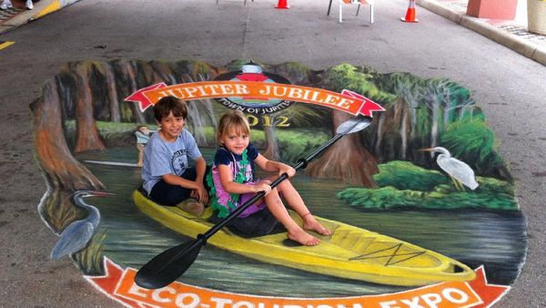 Gambar 3D Super Keren di Jalanan Ini Buatan Emak-emak