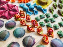 Wah, Pasta-pasta Cantik Berwarna Pelangi Ini Dibuat dari Bahan Alami!