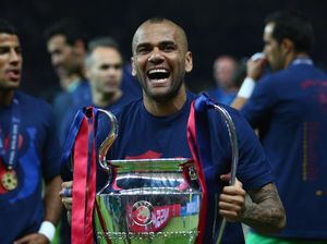 Dani Alves dan Pemain-pemain Lain Pengumpul 30 Trofi Lebih