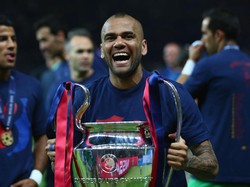 Dani Alves dan Pemain-pemain Lain Pengumpul 30 Trofi Lebih