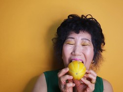 Gaya Nenek 71 Tahun yang Jadi Vlogger Bikin Netizen Terpana