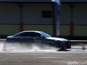 Tes Performa Ban Khusus Mobil Sport di Sirkuit Sentul Tes Performa Ban Khusus Mobil Sport di Sirkuit Sentul
