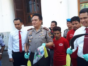 Pelaku Pembunuhan Kapas Krampung Diamankan, Dua Masih Buron Pelaku Pembunuhan Kapas Krampung Diamankan, Dua Masih Buron