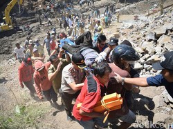 Pekerja Proyek Jembatan yang Tertimbun Longsor Berhasil Dievakuasi