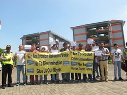 WN Iran di Sidoarjo Berunjuk Rasa, Minta Haknya Dikembalikan