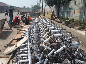 Hari Pertama Jalan Kalianak Mulai Dibeton Hari Pertama Jalan Kalianak Mulai Dibeton