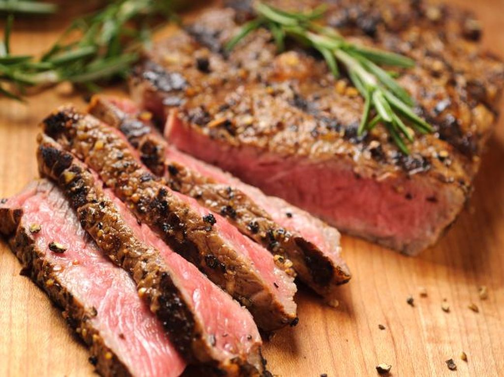 Doyan Makan Steak dan Sosis? Waspada Risiko Kanker Usus Besar Doyan Makan Steak dan Sosis? Waspada Risiko Kanker Usus Besar