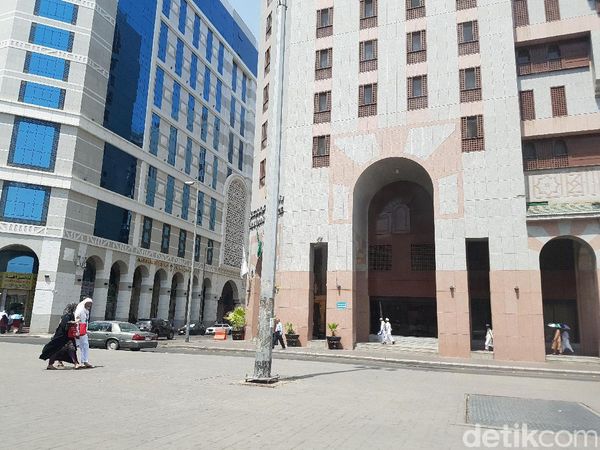 Potret Jemaah Haji di Tengah Hutan Beton Madinah