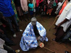 Bagaimana Sunat di Afrika?