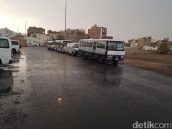Madinah Diguyur Hujan Disertai Angin Kencang
