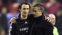 Bek tengah: Ricardo Carvalho. Chelsea kini punya Antonio Rudiger dan Thiago Silva, tapi sosok Carvalho tetap menonjol dengan menjadi bagian skuad yang cuma kebobolan 15 gol musim 2004/2005. Main 210 kali selama enam musim di Chelsea. Foto: Laurence Griffiths/Getty Images