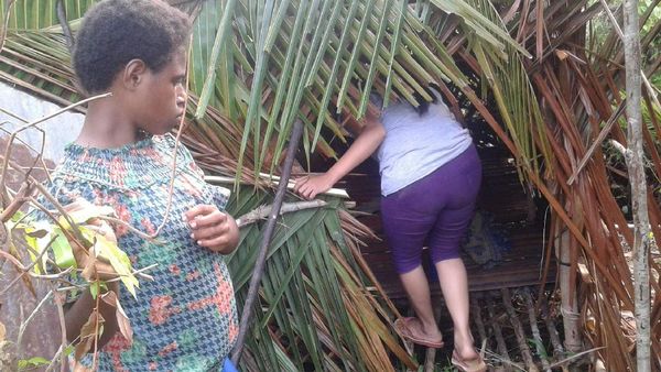 Sedihnya! Wanita Papua Diasingkan di Hutan Jelang Bersalin