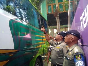 Bus Pemain PS Mojokerto Dilempari Batu, Satu Pemain Terluka Bus Pemain PS Mojokerto Dilempari Batu, Satu Pemain Terluka