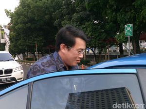 Diperiksa KPK soal Setya Novanto, Kakak Andi Narogong: No Comment