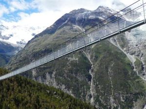 Takjub Apa Takut? Jembatan Gantung Terpanjang di Dunia