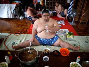 Foto: Pesumo Juga Manusia