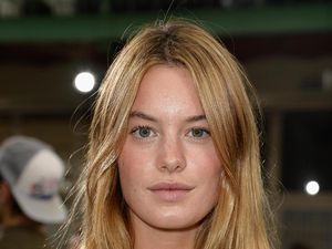 Ini Camille Rowe, Model Victorias Secret Gebetan Baru Harry Styles