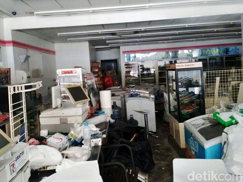 Tak Hanya Kasir, Pegawai Kantoran 7-Eleven Juga Tak Dapat Pesangon Tak Hanya Kasir, Pegawai Kantoran 7-Eleven Juga Tak Dapat Pesangon