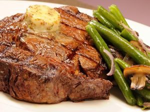 Habis Gajian? Yuk, Cicip Rib Eye Steak untuk Makan Siang Ini Habis Gajian? Yuk, Cicip Rib Eye Steak untuk Makan Siang Ini