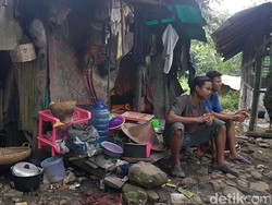 Menyedihkan, 1 Keluarga di Serang Tinggal di Bekas Kandang Kambing