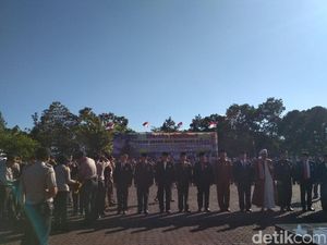 Sekda dan Kajati Jabar Terima Penghargaan Honorary Police