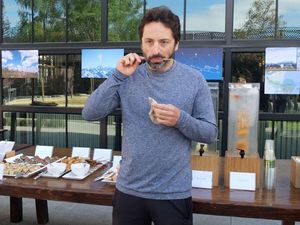 Mungkin Ini Bos Teknologi dengan Busana Terparah