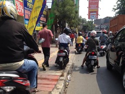 Djarot Minta Penyerobot Trotoar Ditangkap dan Didenda