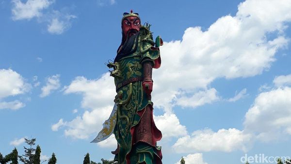 Patung Dewa di Kelenteng Tuban yang Dirundung Masalah