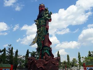 Patung Dewa di Kelenteng Tuban yang Dirundung Masalah Patung Dewa di Kelenteng Tuban yang Dirundung Masalah