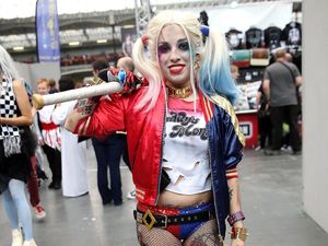 Serunya Pakai Kostum Pahlawan Impian