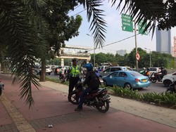 Hari Pertama Bulan Tertib Trotoar, Masih Ada Pemotor Bandel