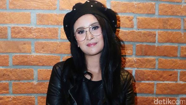 Penampilan Boyish Ayushita, Yay or Nay?