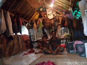 Tinggal di Bekas Kandang Kambing, Keluarga Sarbini Berharap Iba