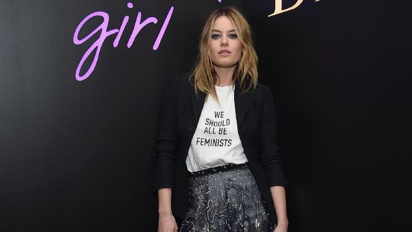 Foto: 10 Momen Modis Model Camille Rowe, Gebetan Baru Harry Styles