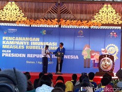 Kampanye Imunisasi MR, Jokowi ke Siswa : Kersa Sepeda Mboten?