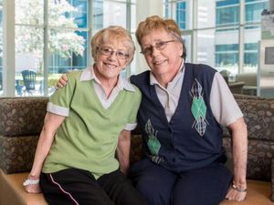 Kembarannya Kena Kanker Ganas, Wanita Ini Rela Donorkan Kulitnya