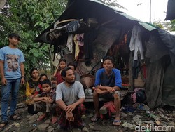 Keluarga Sarbini Tinggal di Bekas Kandang Kambing, Ini Kata Dinsos