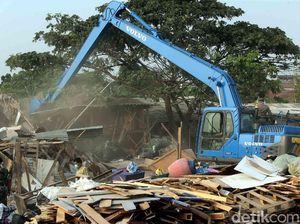 Bangunan Liar di Taman BMW Diratakan