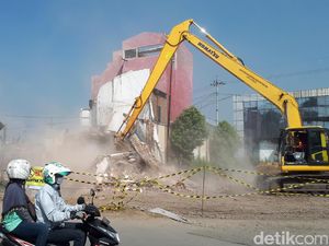 4 Bangunan Jalan Ahmad Yani Dieksekusi untuk Proyek Frontage Road