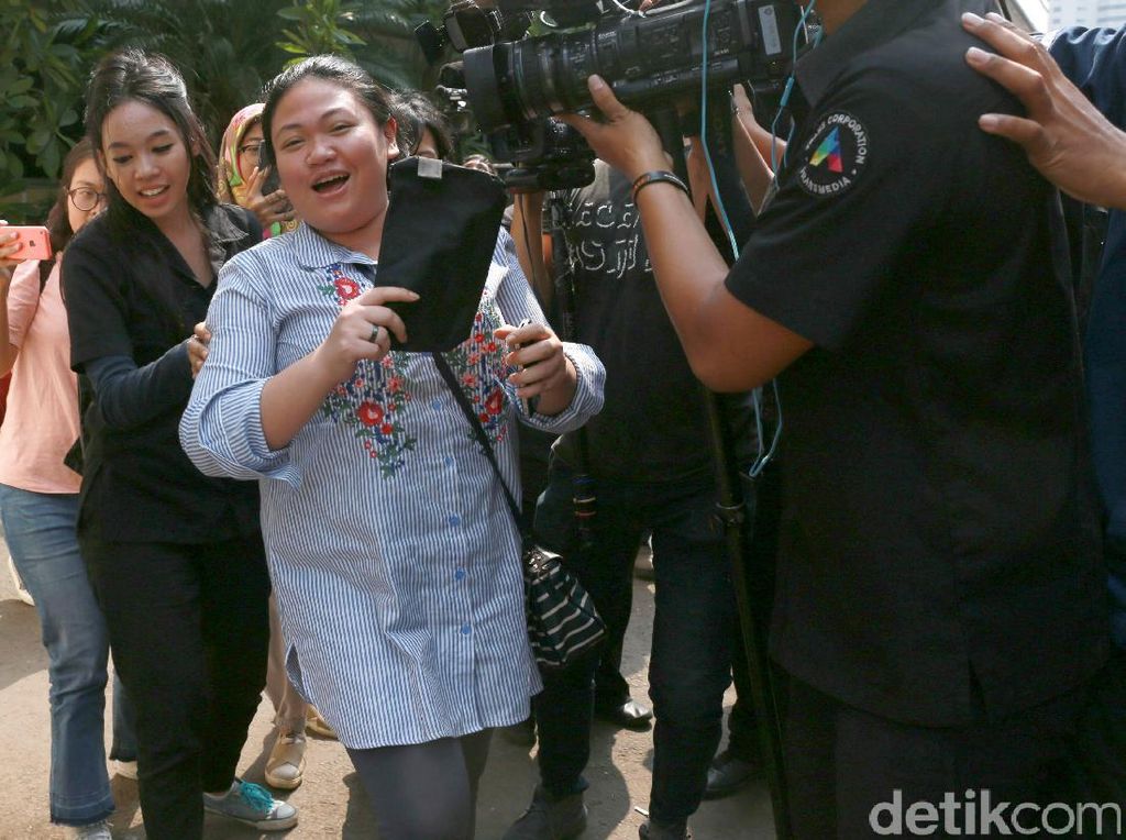 Korban Anak Nia Daniaty Sebut Farhat Abbas Tak Berhak Ikut Campur Korban Anak Nia Daniaty Sebut Farhat Abbas Tak Berhak Ikut Campur