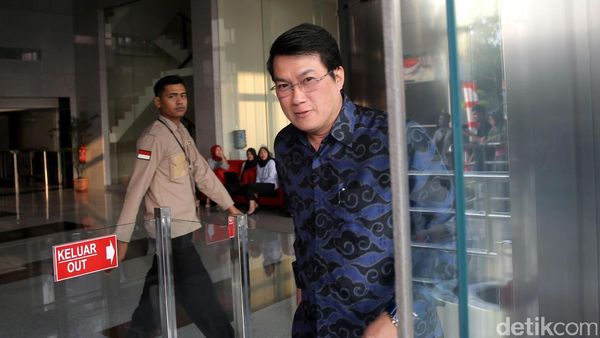 Kakak Andi Narogong Diperiksa KPK