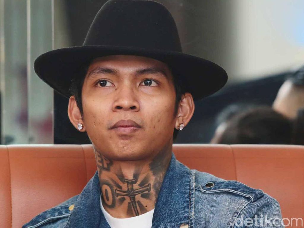 Takut Corona, Young Lex Tak Ambil Kerjaan dan Tutup Restoran Takut Corona, Young Lex Tak Ambil Kerjaan dan Tutup Restoran